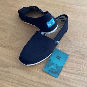 Brand new black Toms - size 8.5 womens